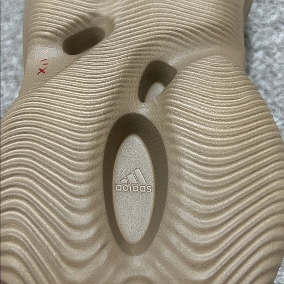 Brand New Yeezy Foam Runners With Tags - Picture 5 of 5